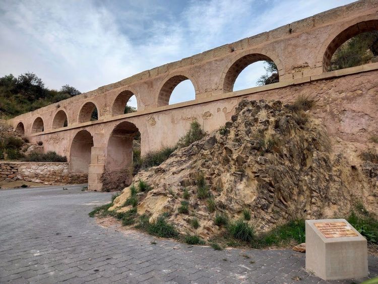 Els Pontets