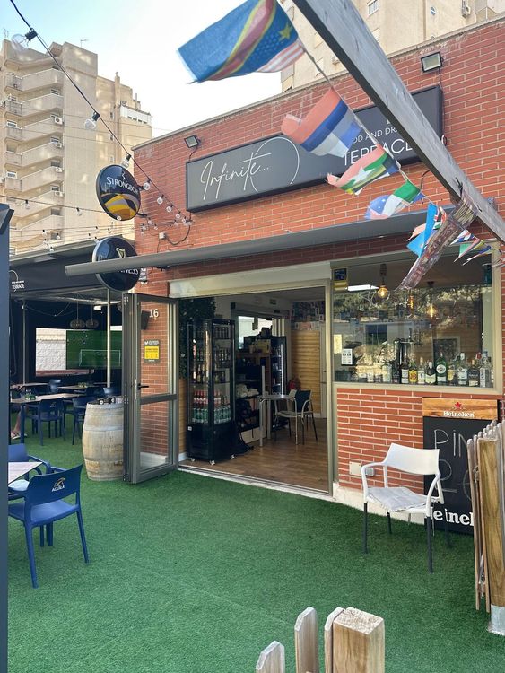 Infinite food and drinks