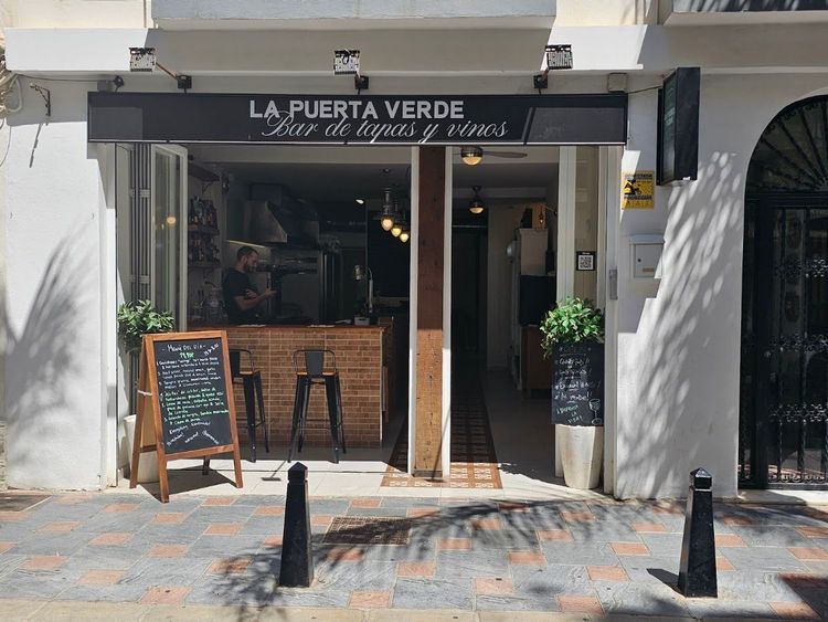 La puerta verde