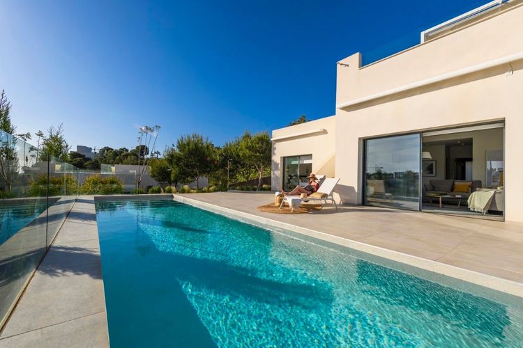 Las Colinas Golf & Country Club Residences