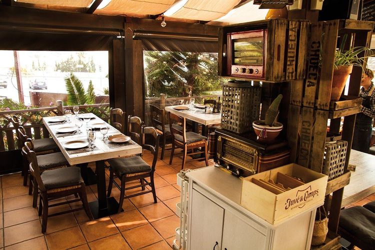 Los Troncos Restaurant