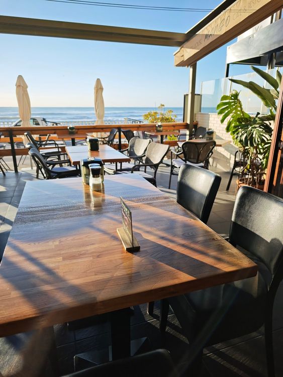 MANGO Beach House Café & Restaurant