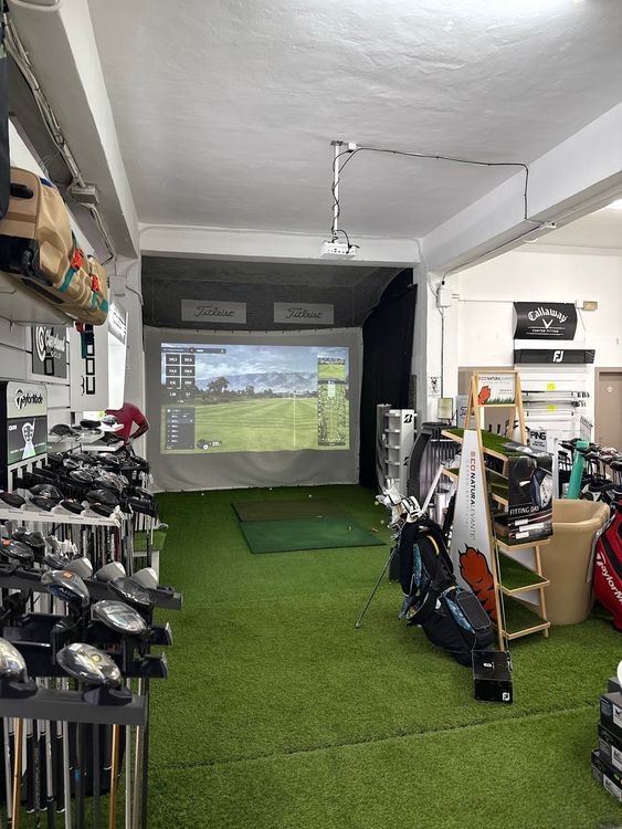 Maxigolf Indoor studios, training & Shop