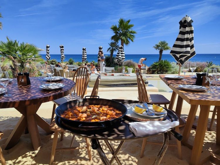 Nido: Beach club & restaurant