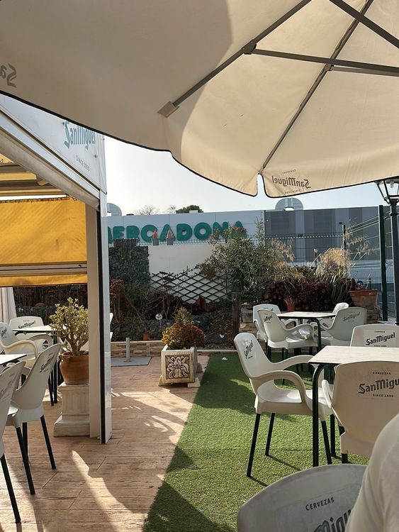 Solana cafe bar